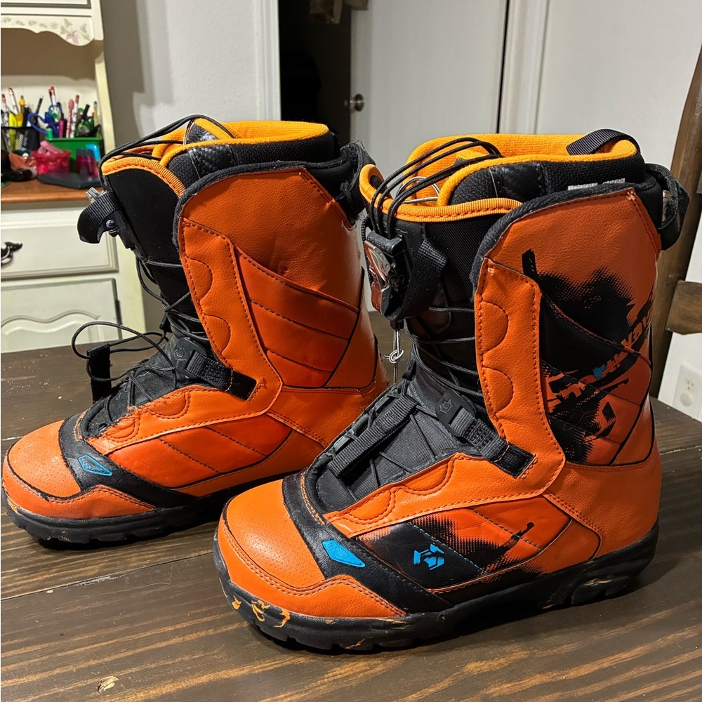 Vibrant Orange and Black Mens/youth boys Snowboarding Boots